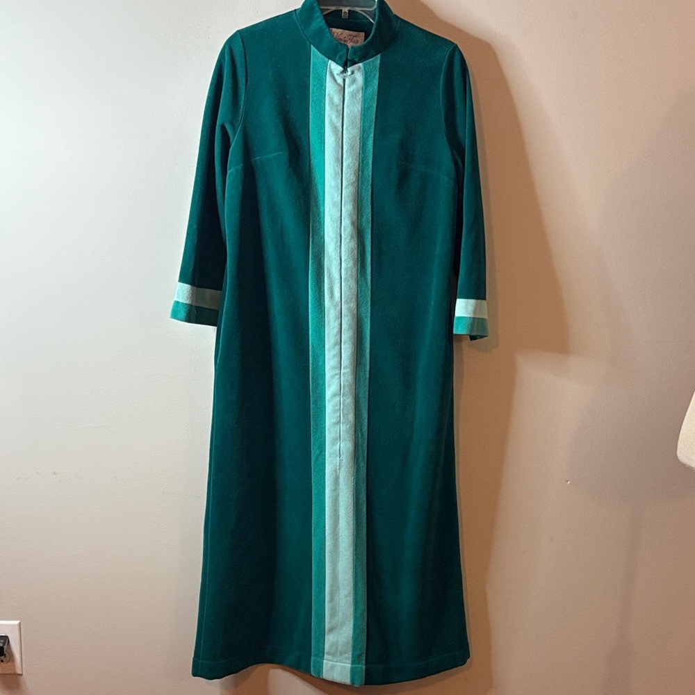 Vanity Fair Teal and Light Blue Robe